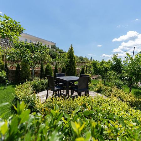 Guesthouse Emiljano Берат Екстер'єр фото