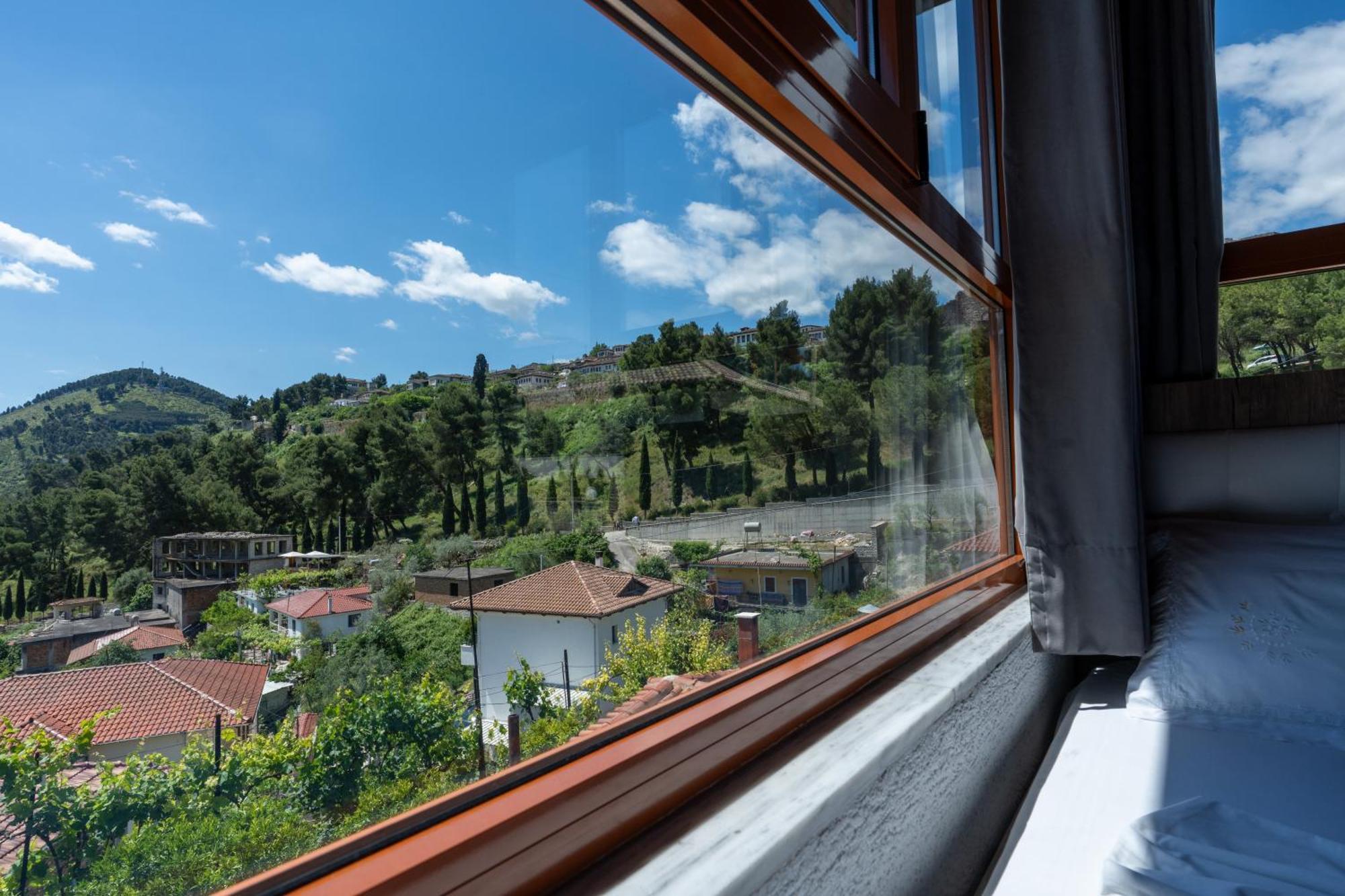 Guesthouse Emiljano Берат Екстер'єр фото