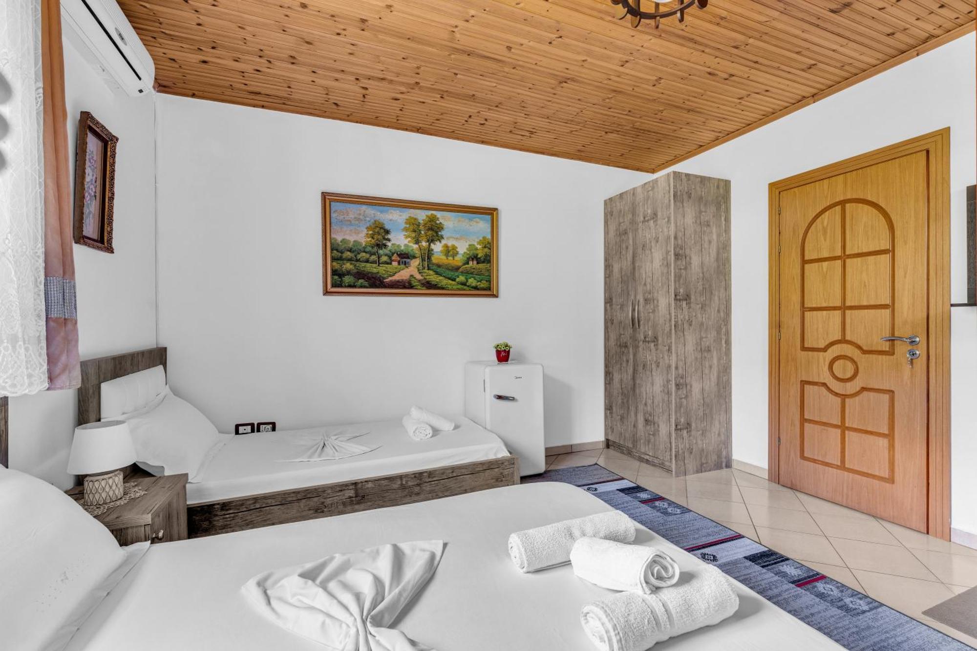 Guesthouse Emiljano Берат Екстер'єр фото