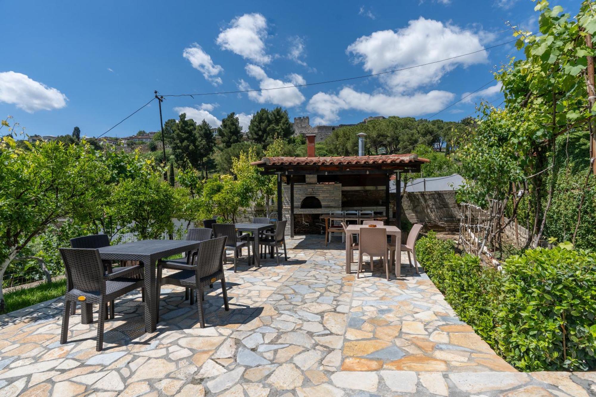 Guesthouse Emiljano Берат Екстер'єр фото